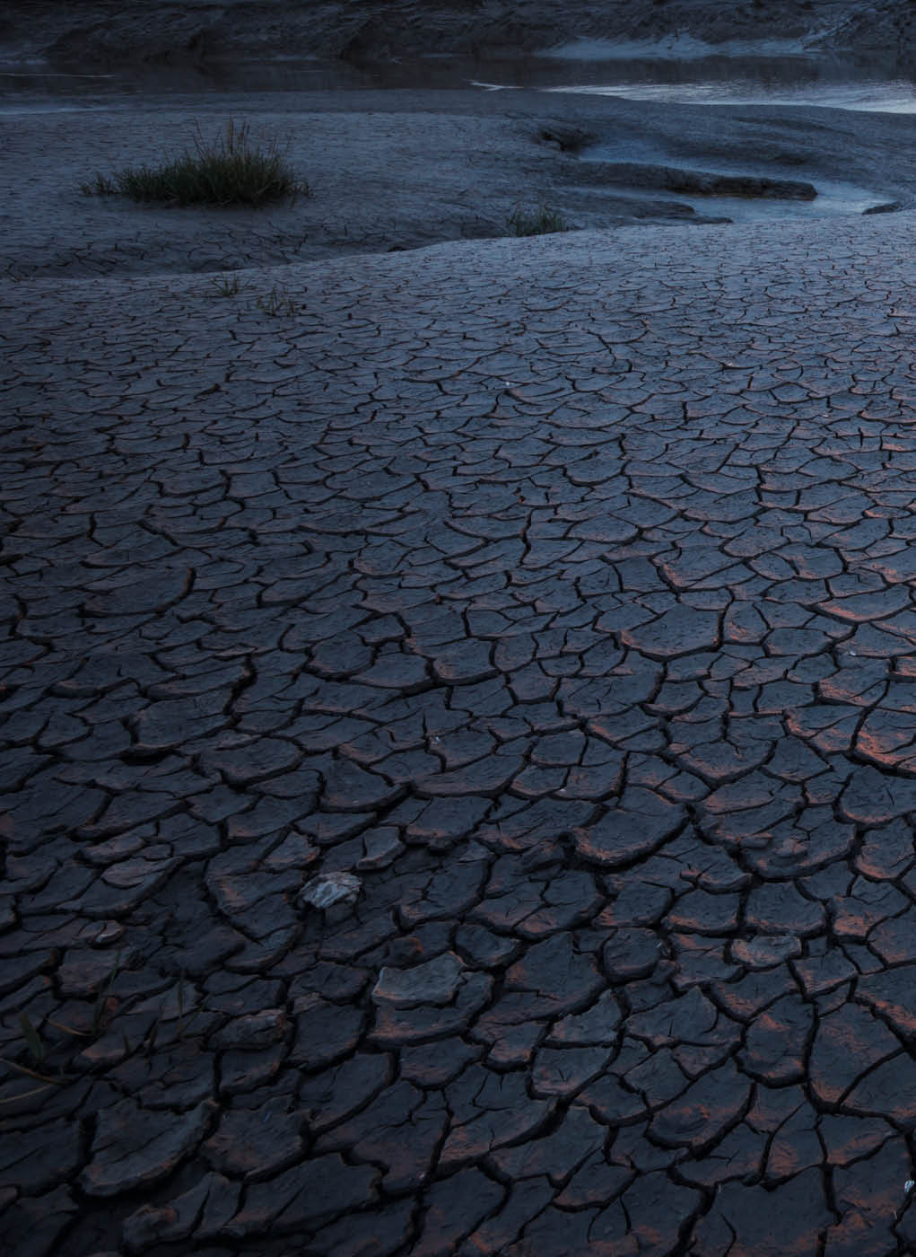 Banks of the River Parrett at low tide. Somerset. UK.